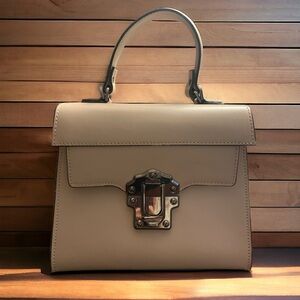 Luana Ferracuti bisque leather handbag excellent condition